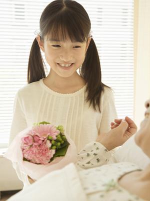 見た目が気になる人でも安心な歯列矯正を